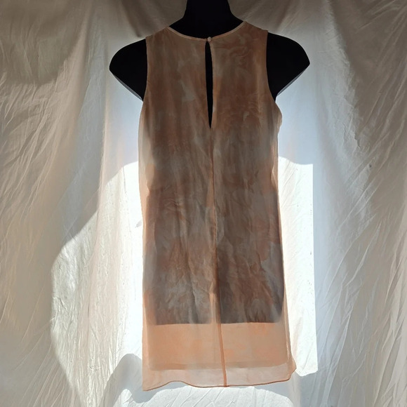 Beautiful Floral Dress - Picture 2 of 6